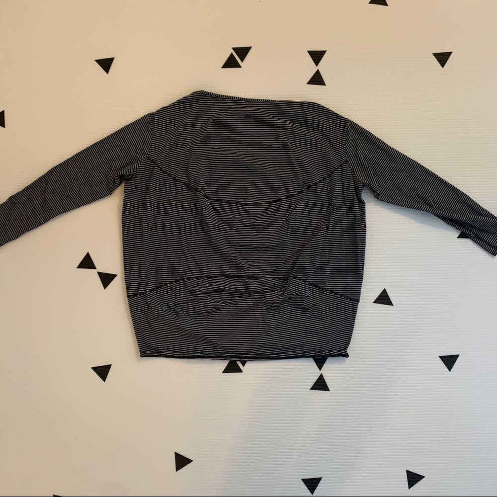Lululemon size 6 Back in Action Long sleeve